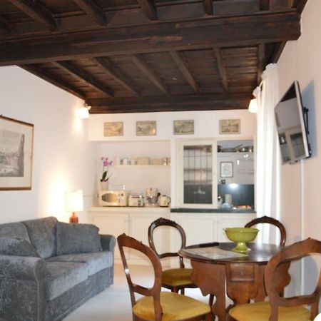 Historic Center - Elegant Apartment With Charming Antiques - Raffaello Inn Roma Exterior foto