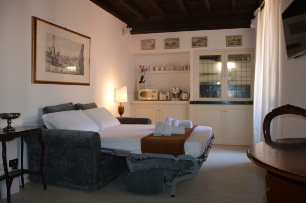 Historic Center - Elegant Apartment With Charming Antiques - Raffaello Inn Roma Exterior foto