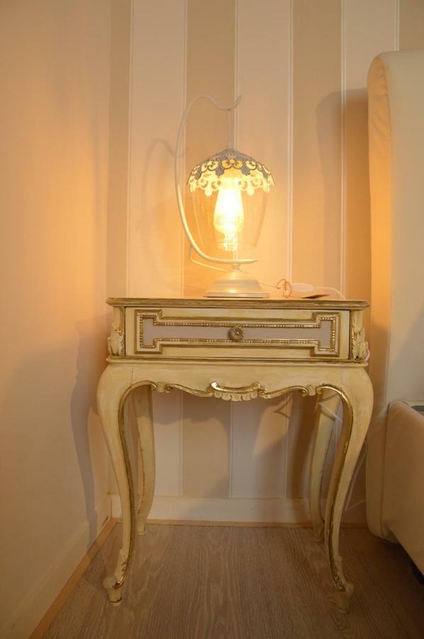 Historic Center - Elegant Apartment With Charming Antiques - Raffaello Inn Roma Exterior foto