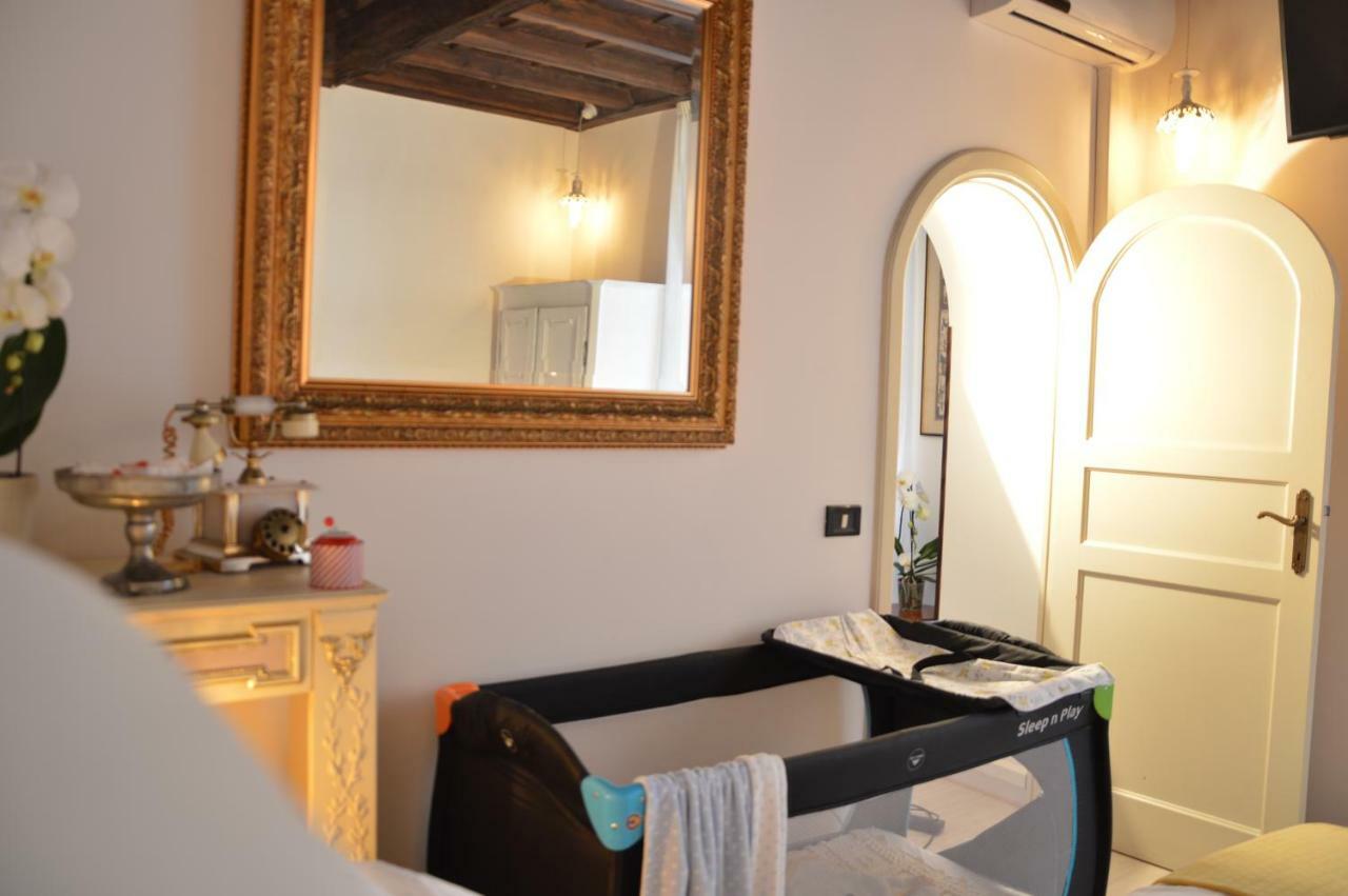 Historic Center - Elegant Apartment With Charming Antiques - Raffaello Inn Roma Exterior foto