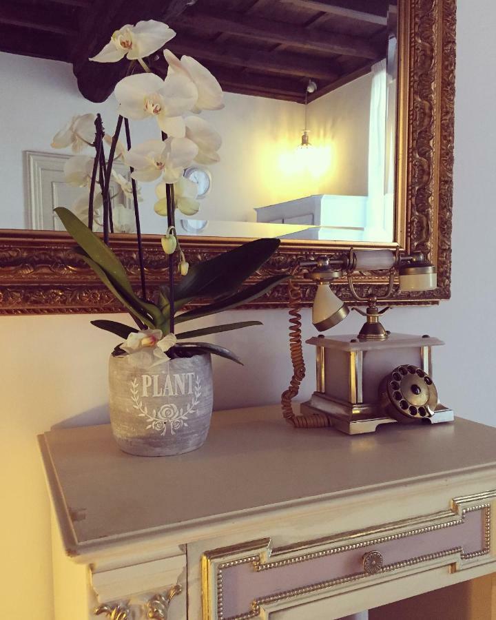 Historic Center - Elegant Apartment With Charming Antiques - Raffaello Inn Roma Exterior foto