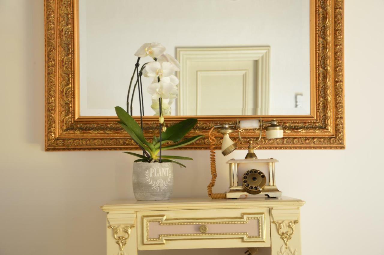 Historic Center - Elegant Apartment With Charming Antiques - Raffaello Inn Roma Exterior foto